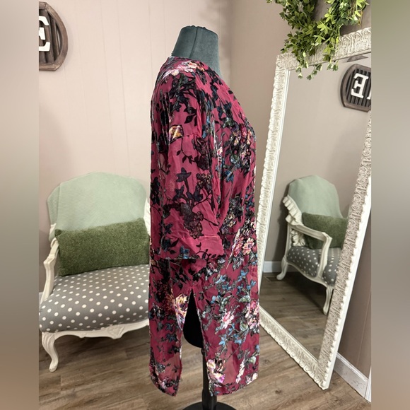 Arizona Jean Co. • Burnout Velvet Floral Kimono - Picture 5 of 11